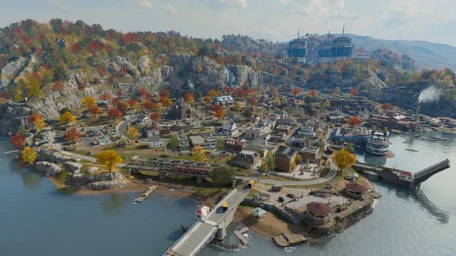 Vue aérienne d'une île de Call of Duty: Warzone : petite ville portuaire, pont et collines aux arbres d'automne