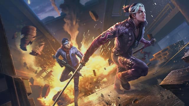 Deux personnages de Free Fire s'élancent entre des débris devant une explosion
