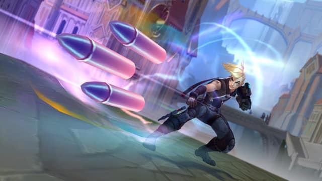 Un champion blond en tenue sombre esquive trois gros projectiles lumineux dans une ville