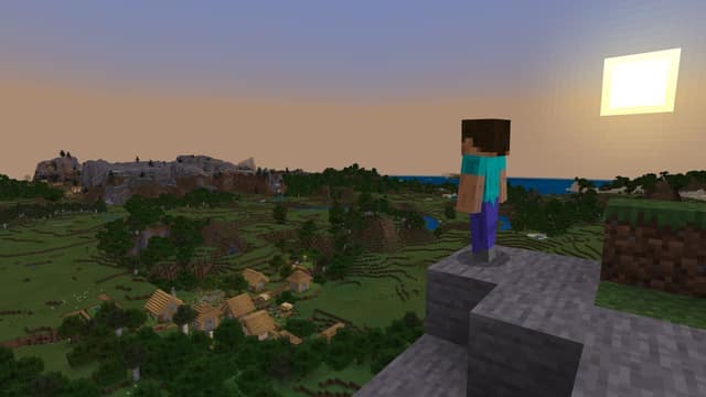 Steve, debout sur un rocher, regarde le soleil carré se lever sur une plaine et un village