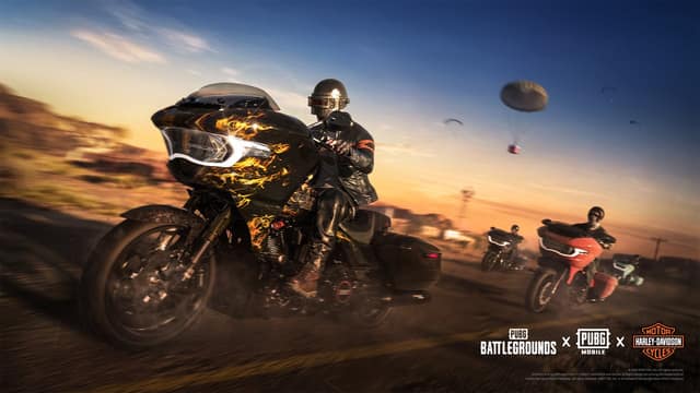 Visuel officiel de la collaboration PUBG x Harley-Davidson : des joueurs casqués roulent à moto au coucher du soleil, sous des parachutes