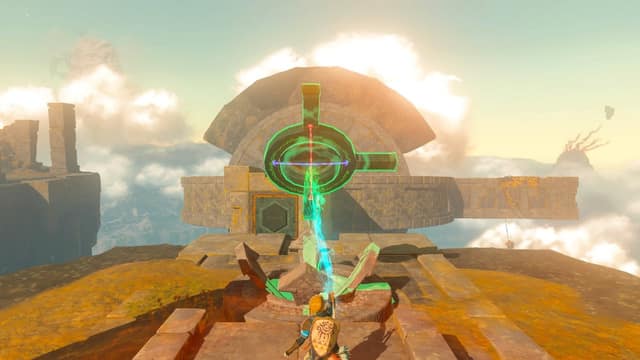 Link projette un rayon vert sur une structure de pierre, sur une île céleste au-dessus d'une mer de nuages, dans Tears of the Kingdom