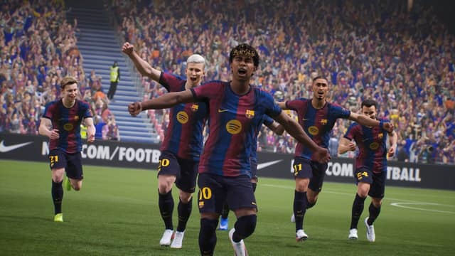 Des joueurs du FC Barcelone courent célébrer un but dans eFootball