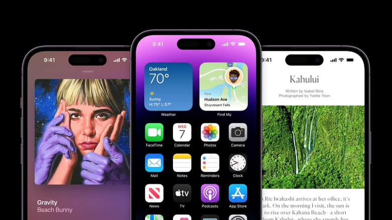 Trois iPhone 14 côte à côte affichant l'écran verrouillé, l'écran d'accueil et un article