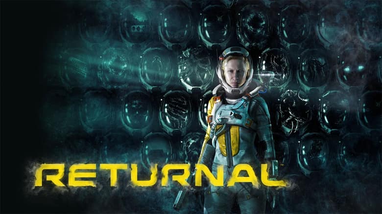 Returnal : Selene en combinaison spatiale dans une salle alien aux parois organiques