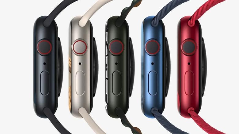 Les cinq coloris de l'Apple Watch Series 7 alignés, vus par la tranche