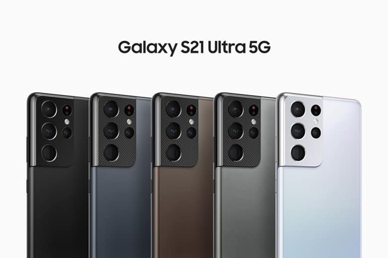 Les coloris du Samsung Galaxy S21 Ultra 5G alignés de dos, sous le nom du modèle