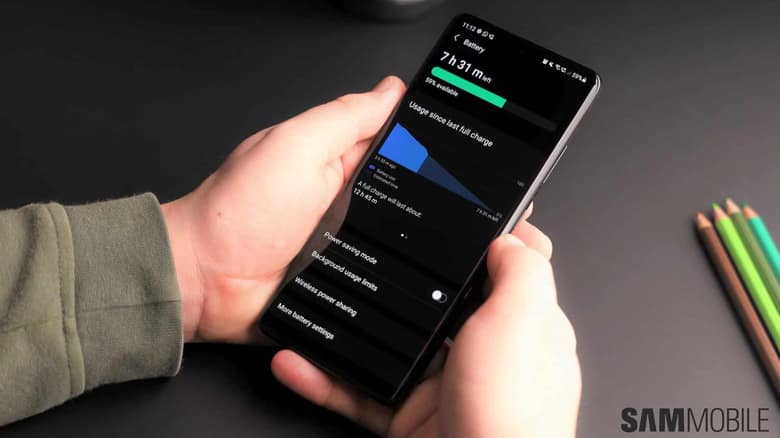Un Galaxy S21 Ultra affichant 7 h 31 de temps d'écran dans les réglages de batterie