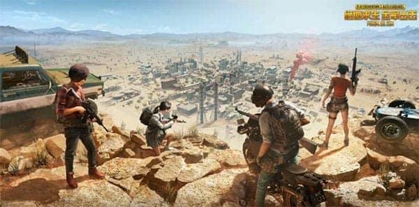 PUBG Mobile : quatre joueurs surplombent une ville désertique