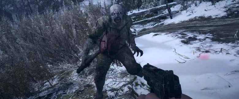 Resident Evil Village : un Lycan bondit vers le joueur dans la neige