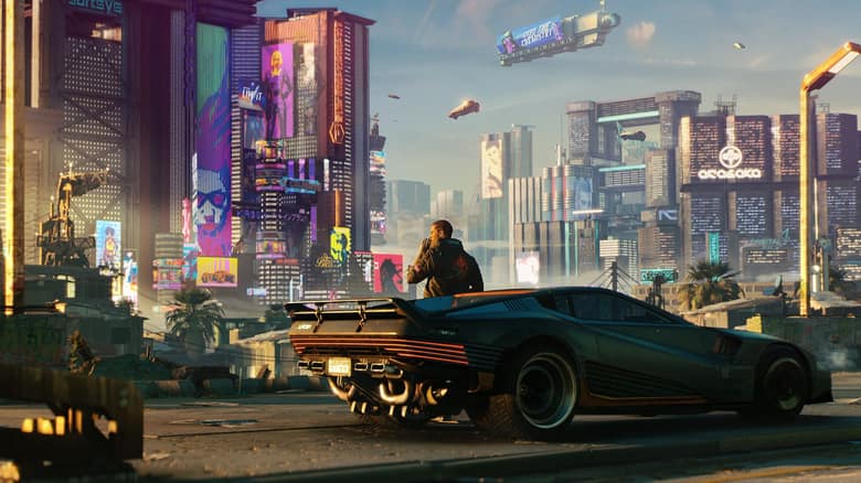 Cyberpunk 2077 : V appuyé sur sa voiture devant les gratte-ciel de Night City