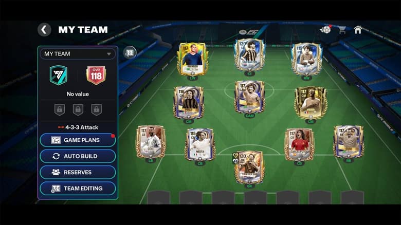 Écran d'équipe de FC Mobile : onze cartes de joueurs placées sur un terrain, avec les boutons Plans de jeu, remplaçants et création automatique
