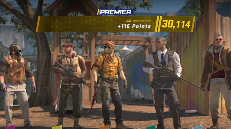 Écran de fin de match Premier : cinq personnages et un bandeau affichant 30 114 points et un gain de 115 points