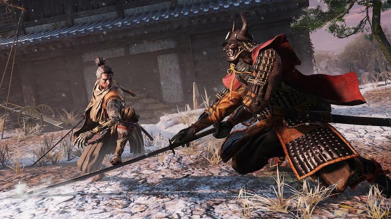 Loup, katana en main, fait face à un samouraï en armure rouge armé d'une lance, sur un sol enneigé