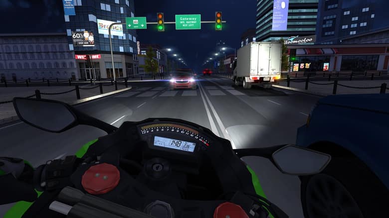 Capture officielle de Traffic Rider : une moto verte roule de nuit dans une avenue éclairée, entre des immeubles et un camion blanc, avec un feu tricolore au-dessus de la route