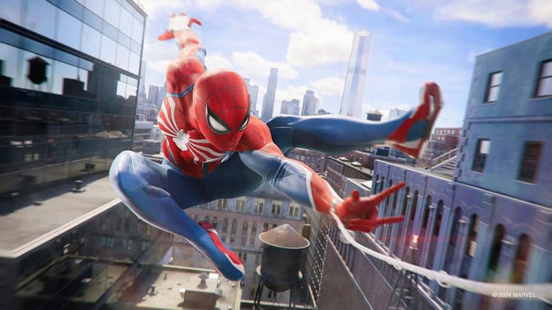 Spider-Man, en costume rouge et bleu, s'élance au-dessus des toits et des châteaux d'eau de New York