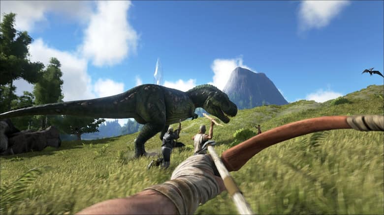 Un joueur tend son arc vers un tyrannosaure dans ARK: Survival Evolved