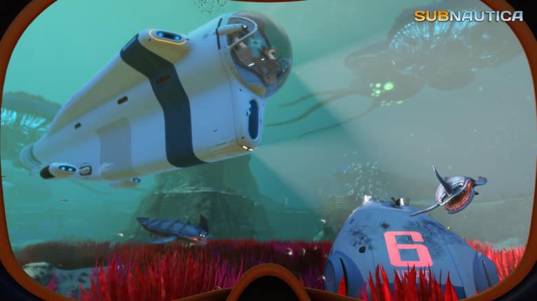 Un petit sous-marin près d'une capsule de sauvetage numérotée 6 dans Subnautica