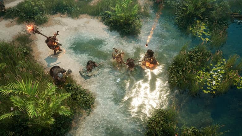 Capture officielle de Titan Quest II : un héros combat plusieurs ennemis au bord d'un plan d'eau, entouré de végétation